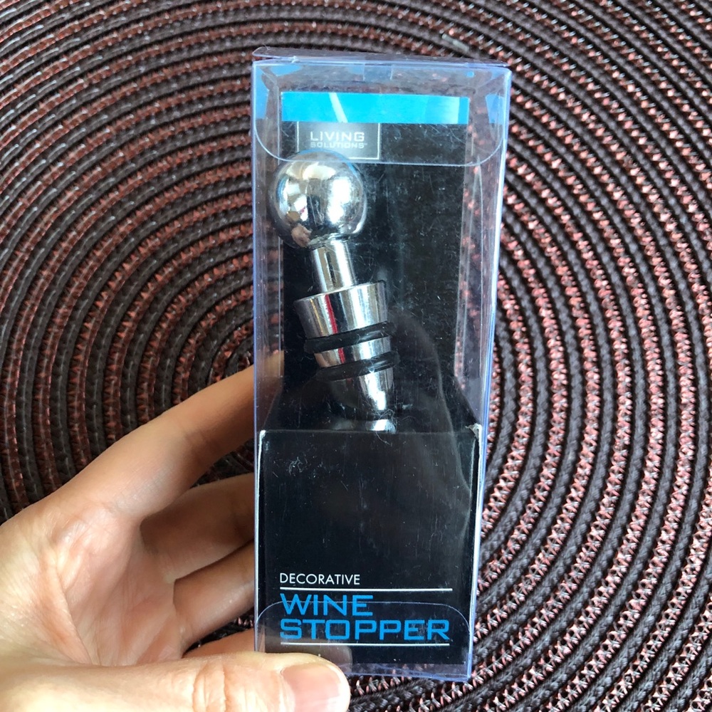 NEW Decorative Wine Stopper Silver